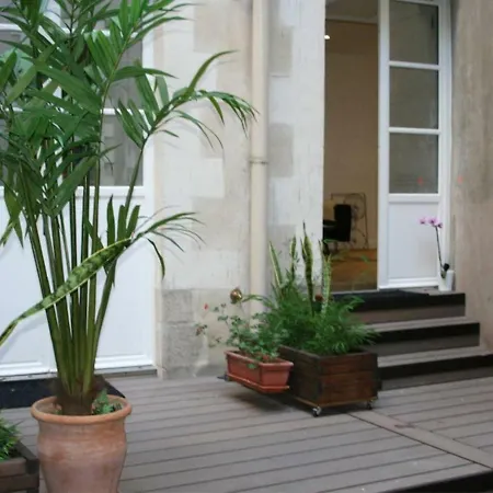 Hypercentre 2 Au Calme Avec Joli Patio Privatif Ναντ