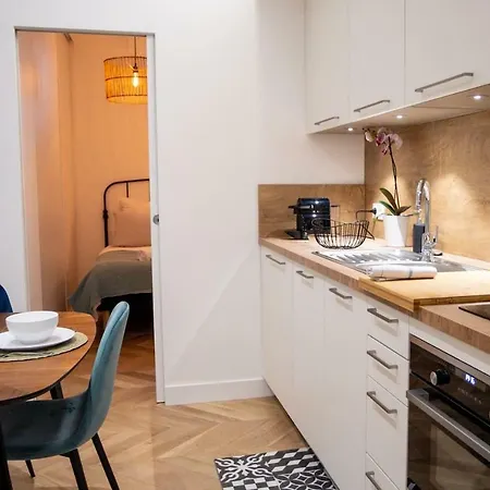 Hypercentre 2 Au Calme Avec Joli Patio Privatif