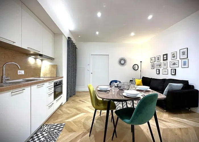 Apartment Hypercentre 2 Au Calme Avec Joli Patio Privatif *