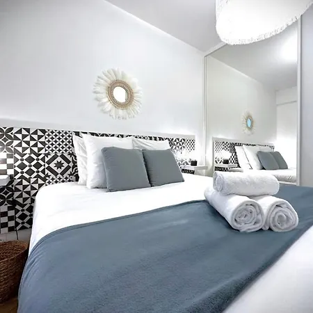 Hypercentre 2 Au Calme Avec Joli Patio Privatif Appartement *