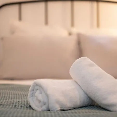 Hypercentre 2 Au Calme Avec Joli Patio Privatif *