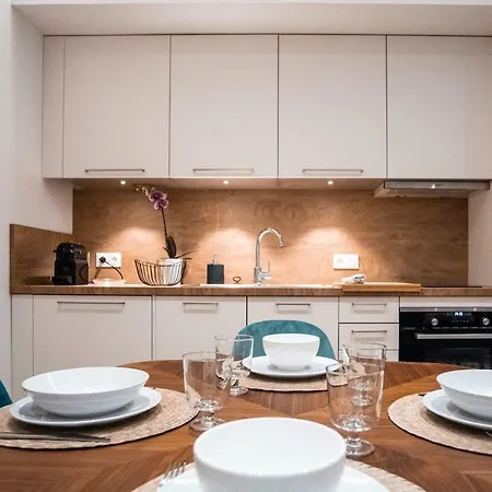 Hypercentre 2 Au Calme Avec Joli Patio Privatif Nantes