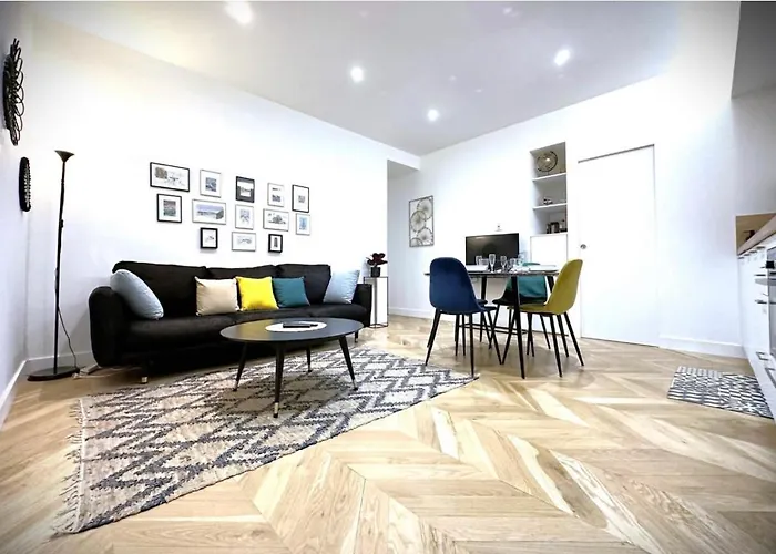 Hypercentre 2 Au Calme Avec Joli Patio Privatif